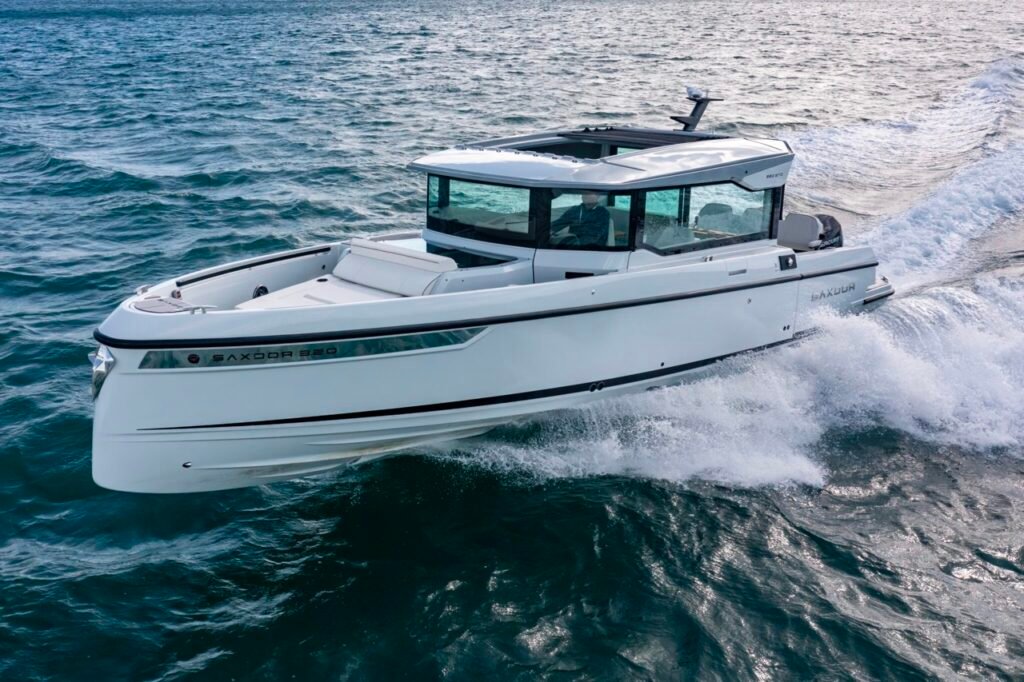 Walkaround yacht for sale, at anchor