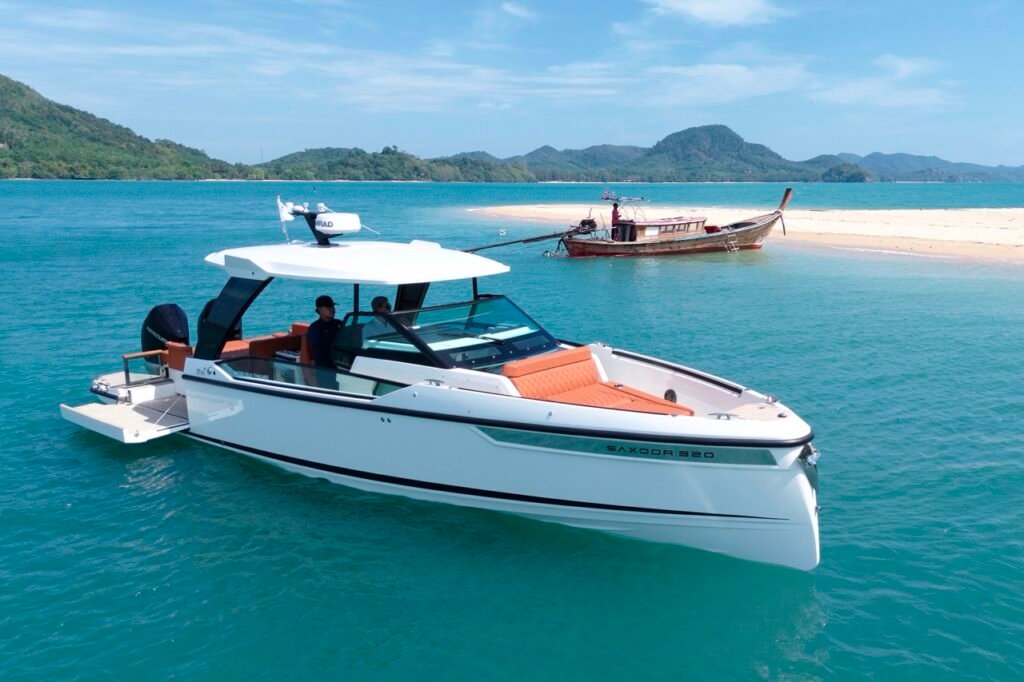 Saxdor 320 GTO yacht
