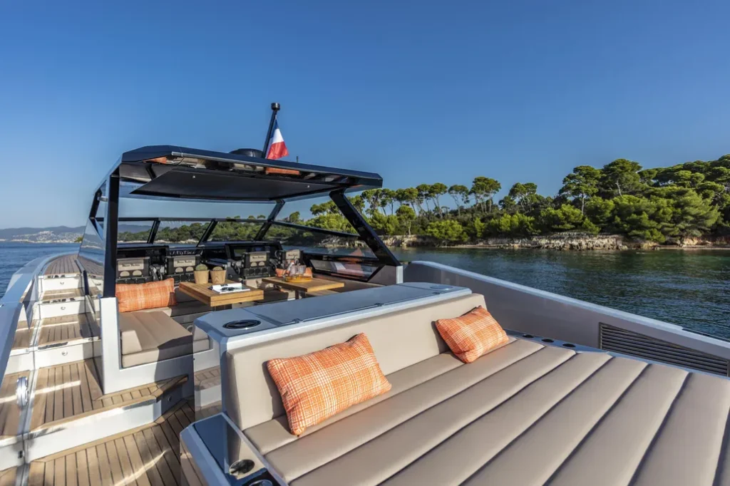 Mazu 52 yacht