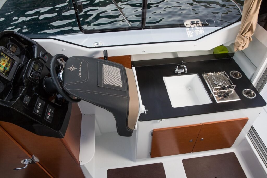 day cruiser cockpit seating and sunpads