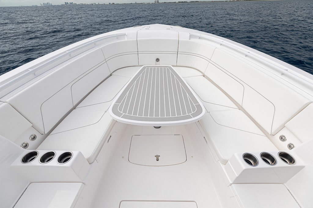 10 guest center console around 300,000 euros, helm and seating area