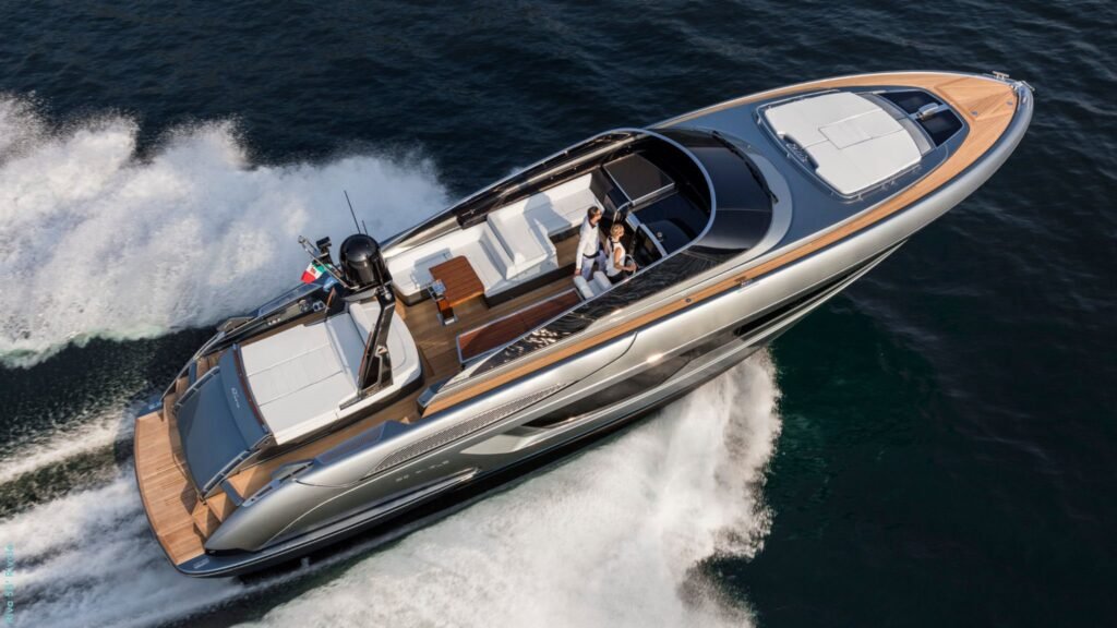 18 metre Italian planning yacht for sale, interior and living space
