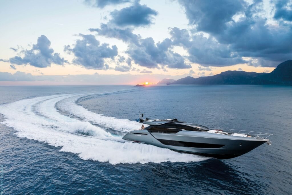 Riva 88 Folgore yacht