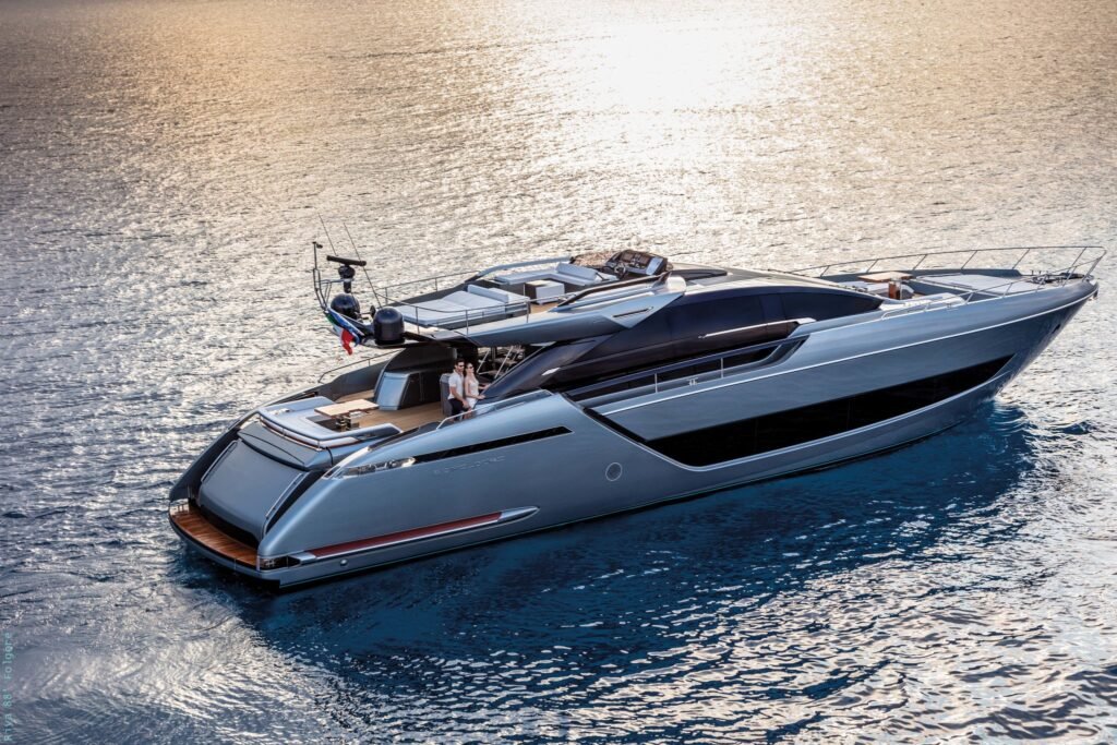 28 metre Italian built yacht for sale, interior and living space