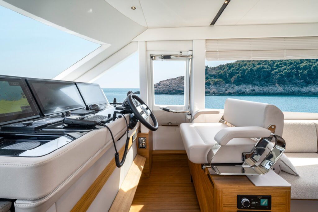 8 guest 20 metre Coupé yacht for sale, interior and living space