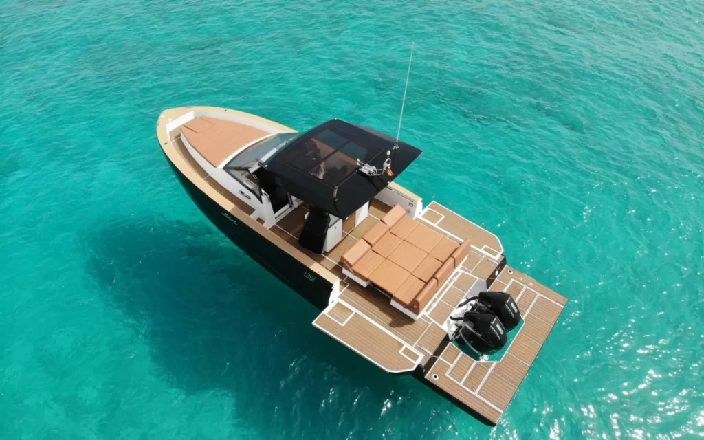 2 cabin walkaround interior and cabin layout
