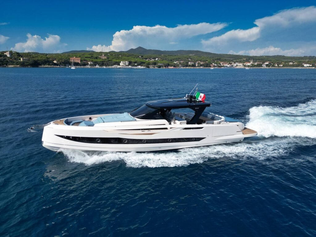 Cayman 540WA yacht