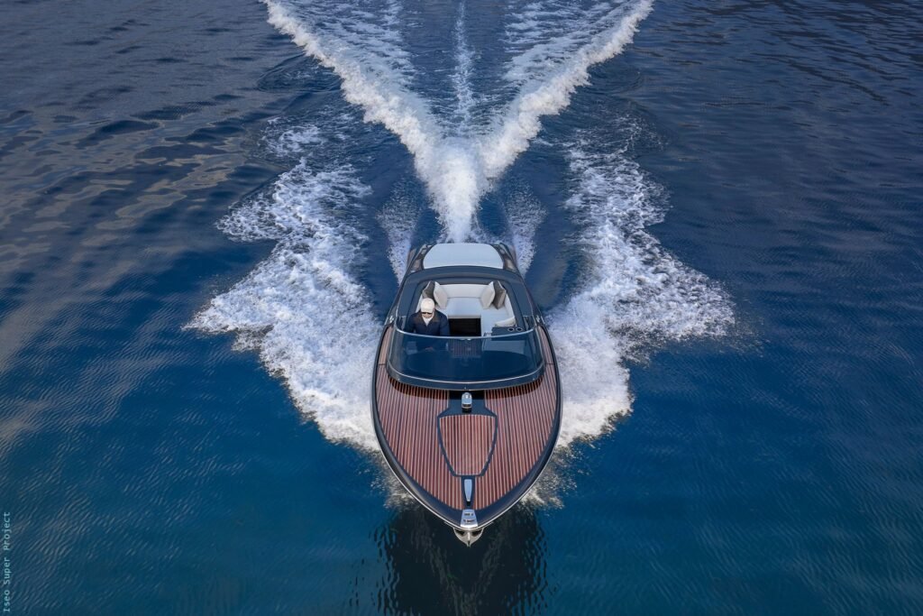 Italian 10 metre 2 cabin yacht, aft deck and swim platform