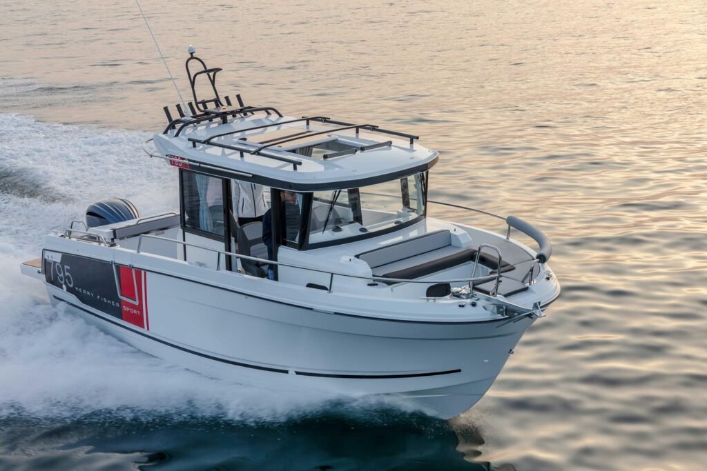 French built 1 cabin walkaround yacht for sale, interior and living space