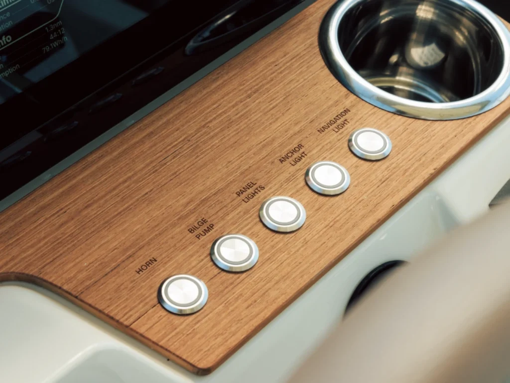 10 metre Finnish outboard yacht transom and engine detail