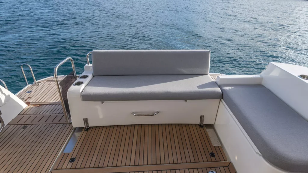 2 cabin semi displacement yacht from France, interior