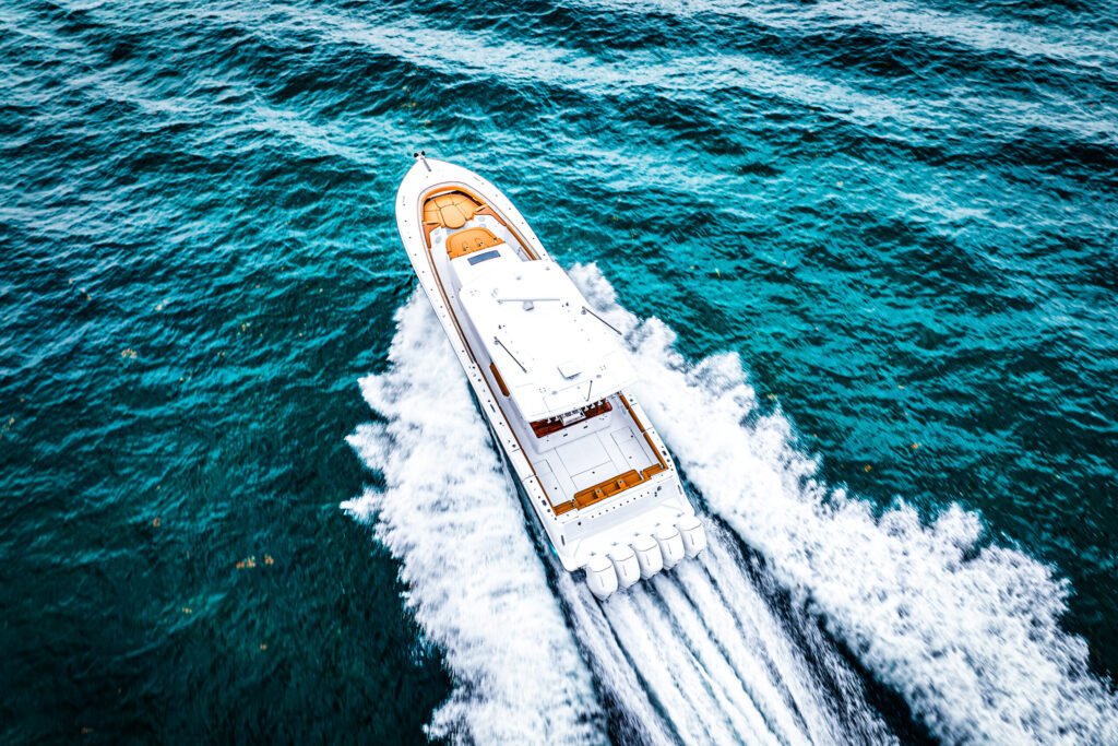 18 metre 2 cabin yacht around 2 million euros, exterior profile