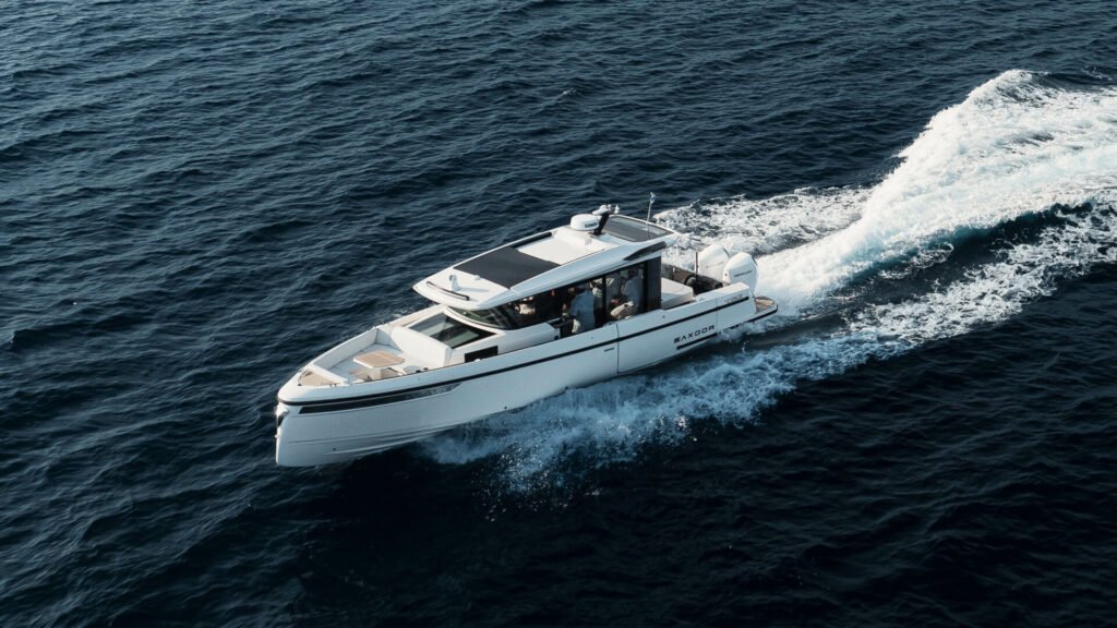 Finnish outboard yacht with 2 cabins, stern view