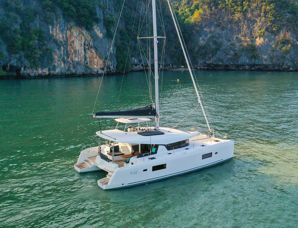 13 metre French saildrive yacht, propulsion detail and hull