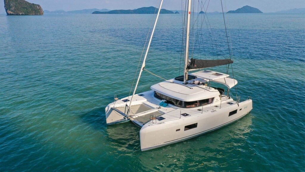 4 cabin saildrive yacht interior, bright and well-designed cabin