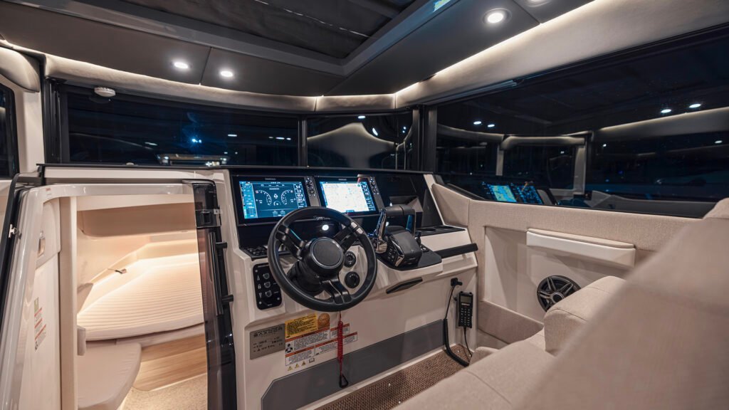 single cabin coupé yacht for sale