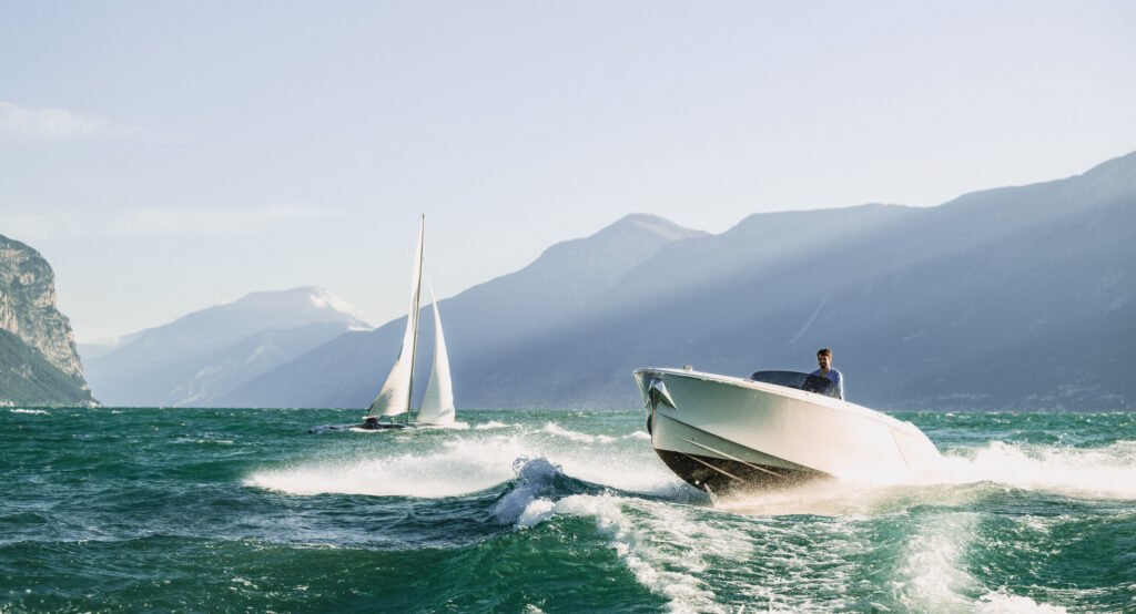 2 cabin planing yacht from Germany, helm and cockpit