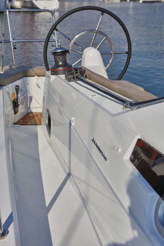 2 cabin French monohull yacht for sale, underway at sea