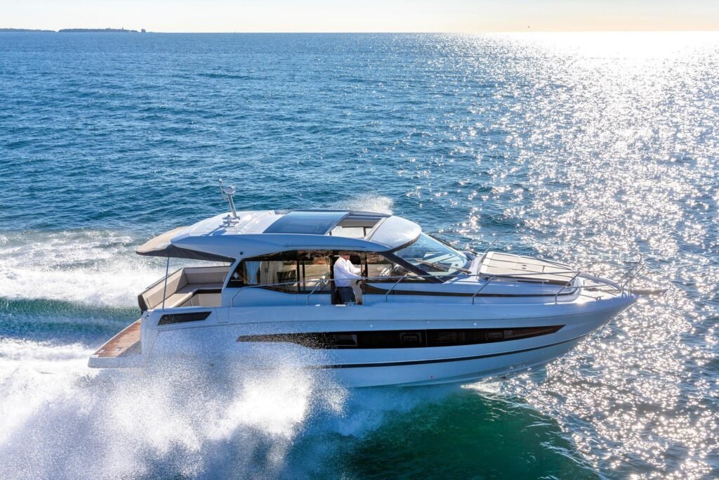Jeanneau NC 37 yacht