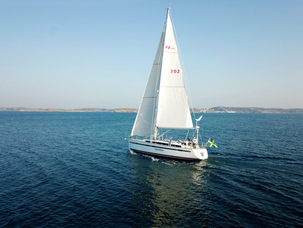 12 metre inboard semi displacement yacht for sale, underway