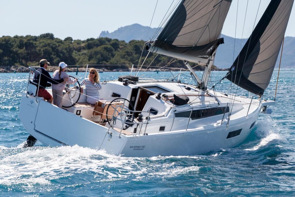 10 metre inboard-powered yacht for 16 guests, cockpit and helm