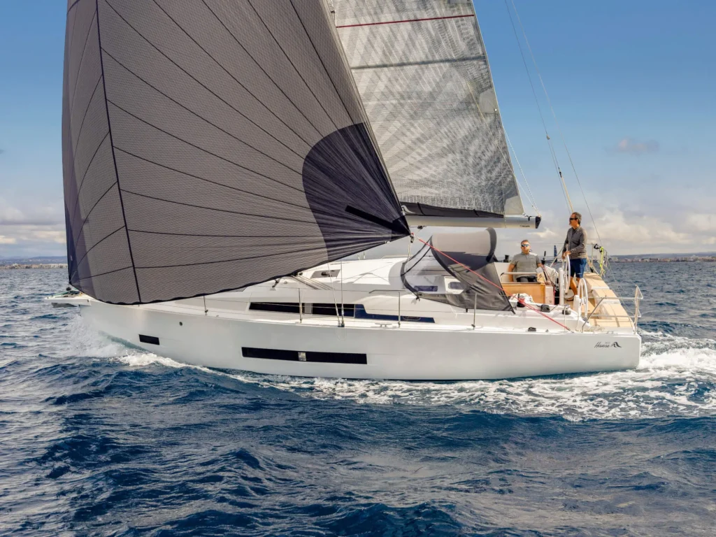 2 cabin GRP yacht from Germany, functional interior