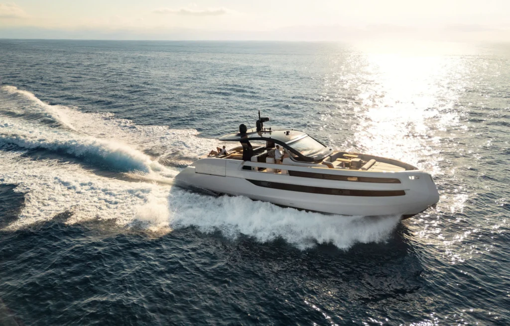 2 cabin luxury yacht for sale around 700,000 euros, on the water