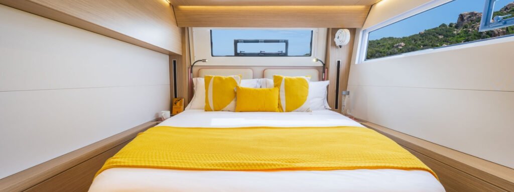 10 guest luxury yacht around 800,000 euros, interior saloon