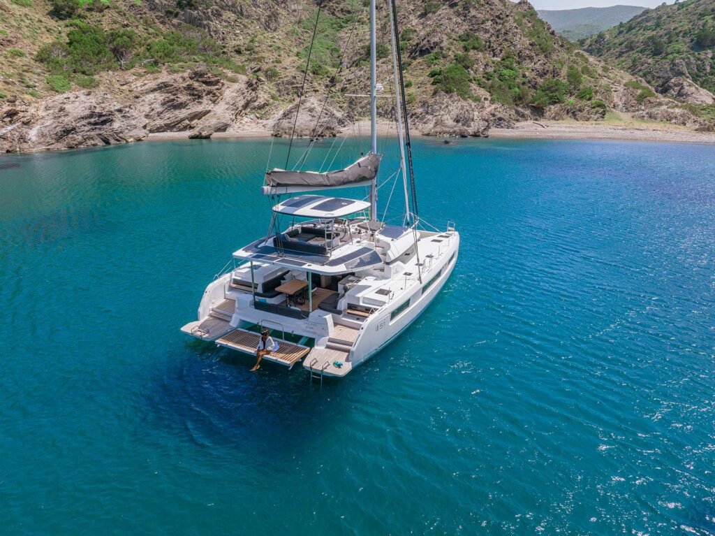 10 guest luxury yacht around 800,000 euros for sale, underway