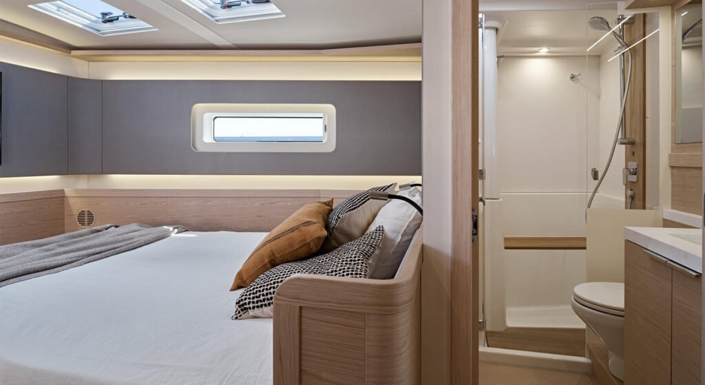 18m sailing yacht under way with full sail