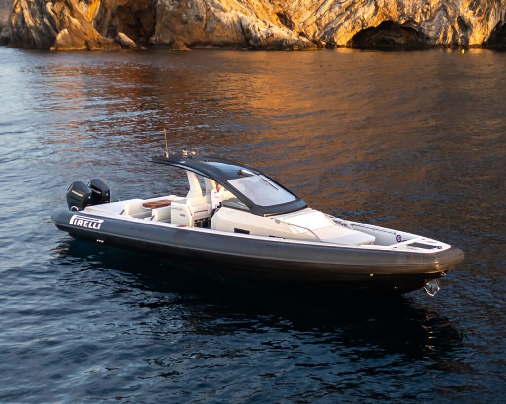 1 cabin RIB yacht for 8 guests, at speed on open water