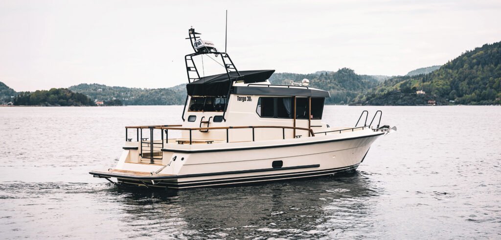 2 cabin walkaround yacht from Finland, cockpit and interior