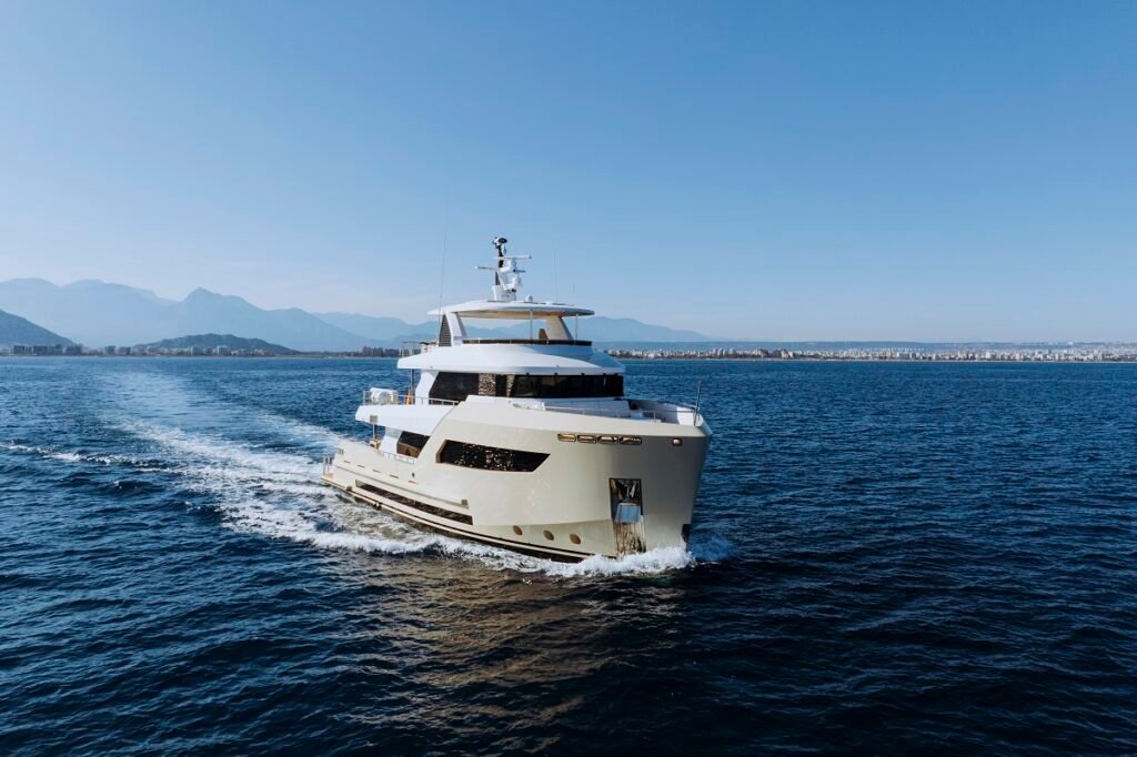 10 guest aluminium explorer yacht interior and expedition living area