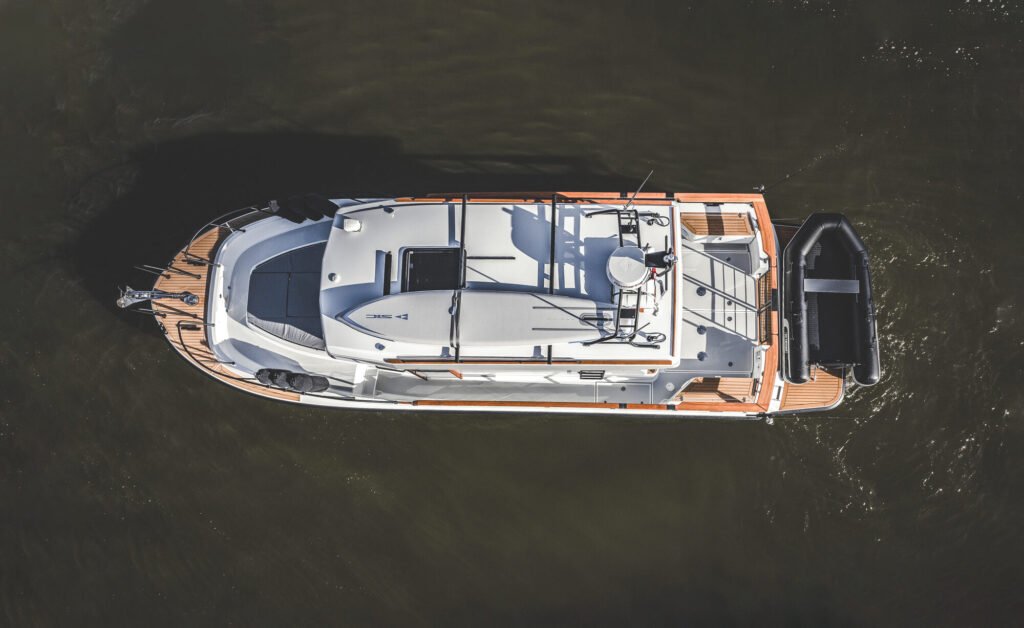 2 cabin luxury yacht from Finland, refined interior