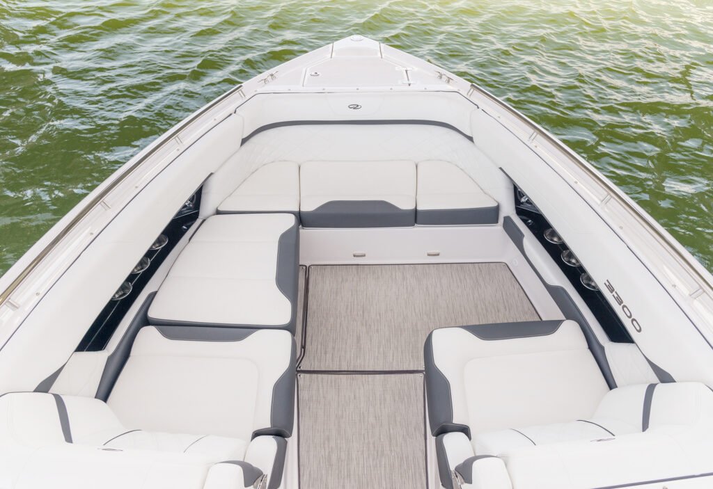 Regal 33 OBX yacht