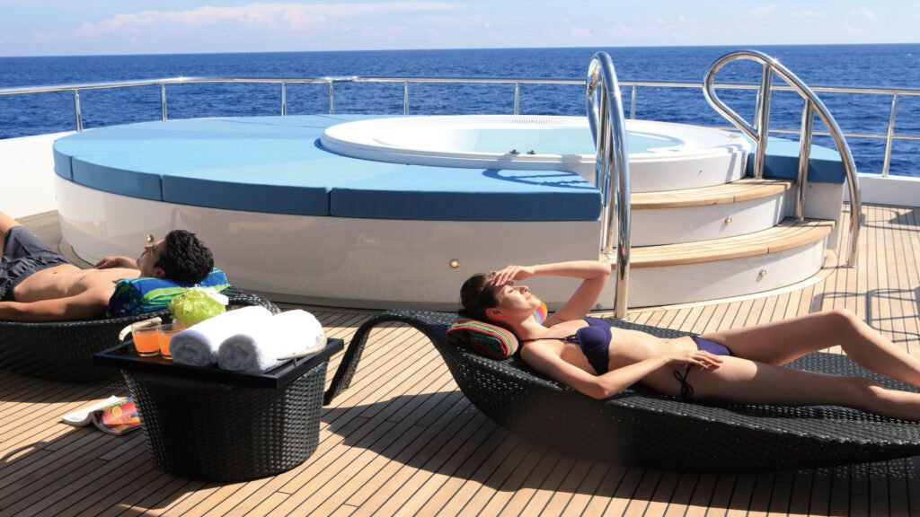 10 guest aluminium luxury yacht at anchor