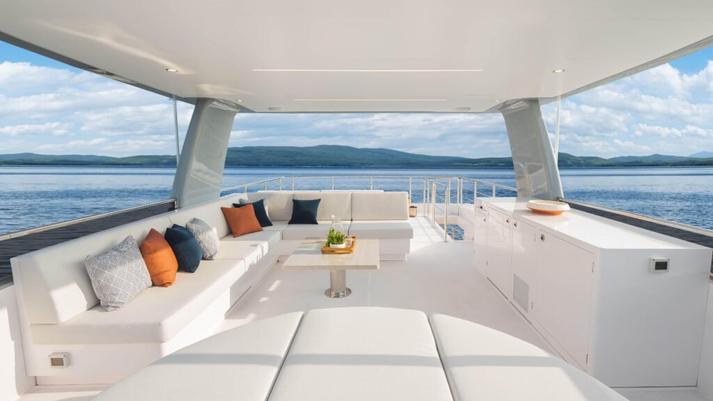 10 guest fast displacement luxury yacht, interior and living space
