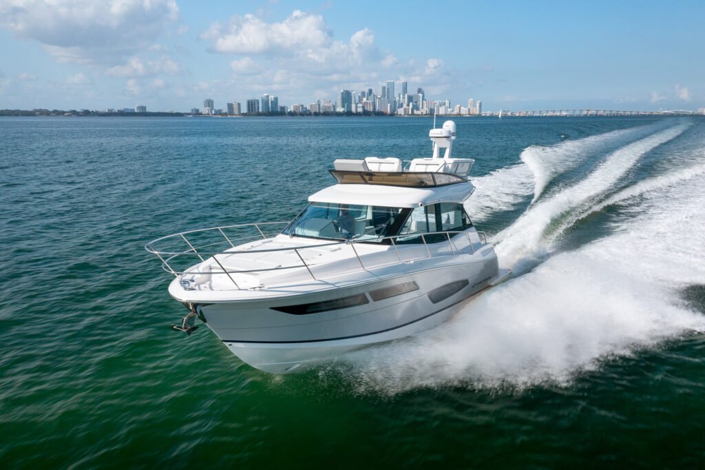 Regal 38 FLY yacht