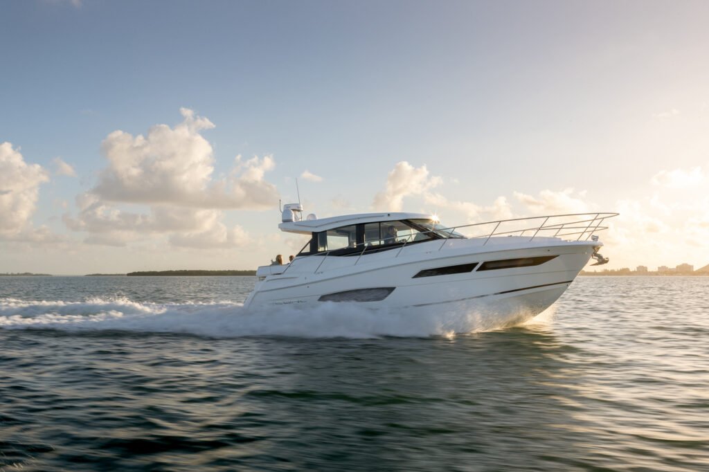 Regal 38 Grande Coupe yacht