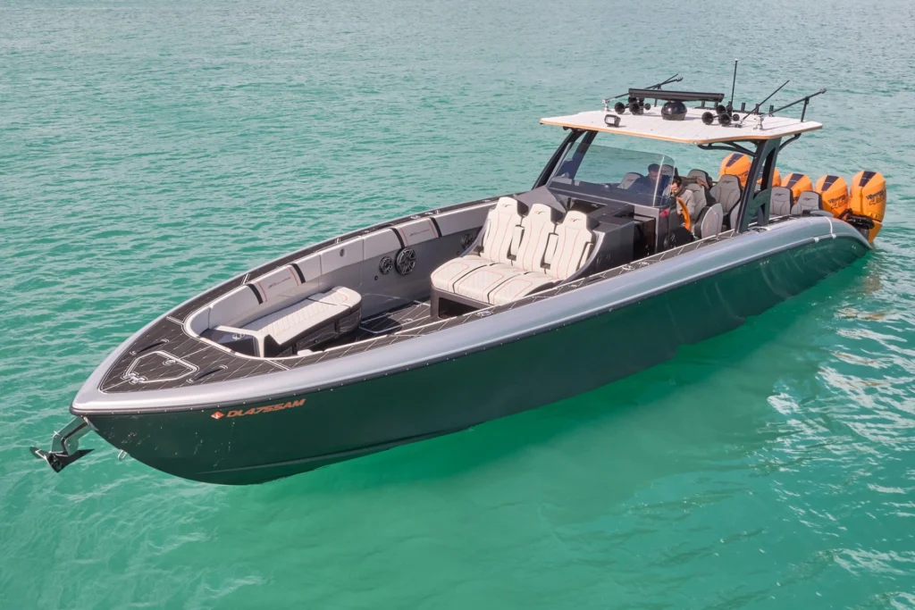 13 metre monohull yacht for eight guests, on the water