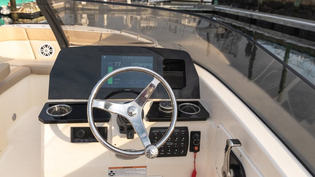 6 metre planing hull yacht for sale, exterior at speed