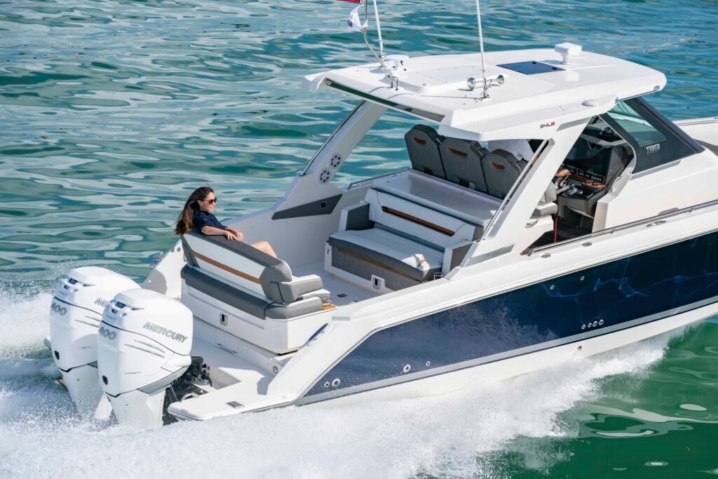 12 guest American walkaround yacht deck and social spaces