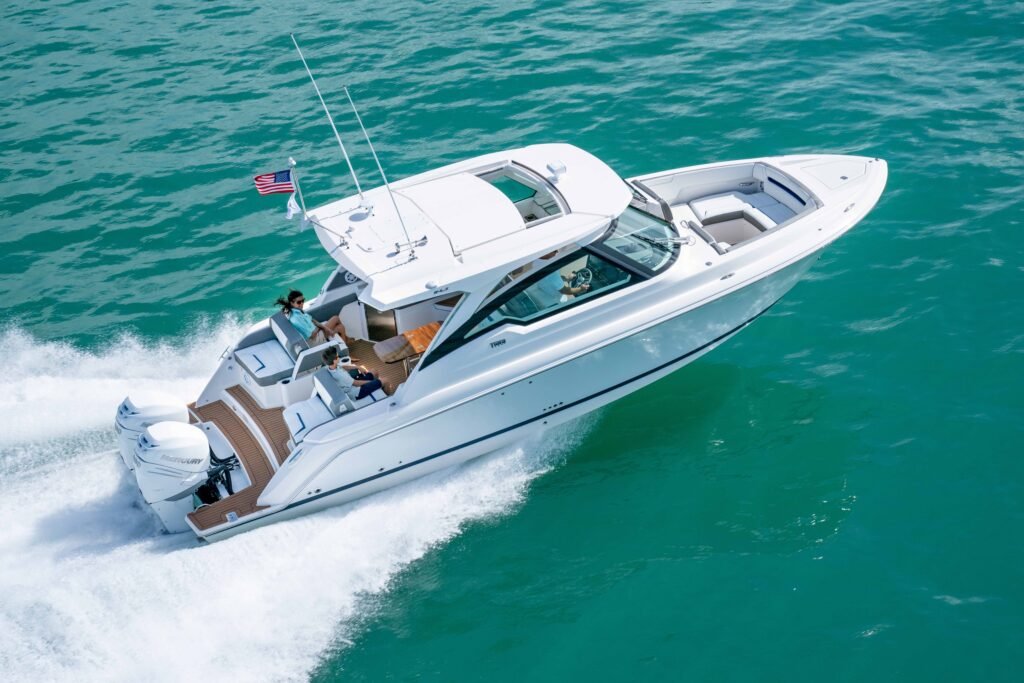 Tiara 34 LX yacht