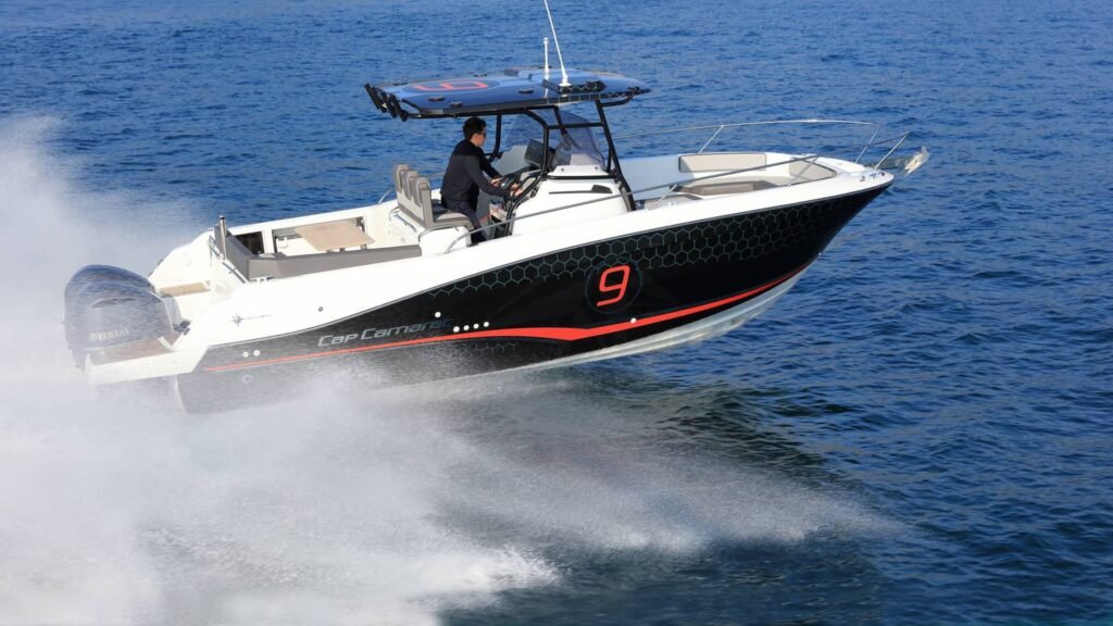 10 metre 11 guest centre console yacht for sale, interior and living space