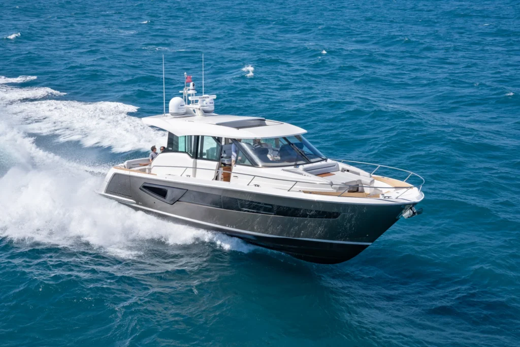 16 metre yacht for 8 guests with 3 cabins at anchor