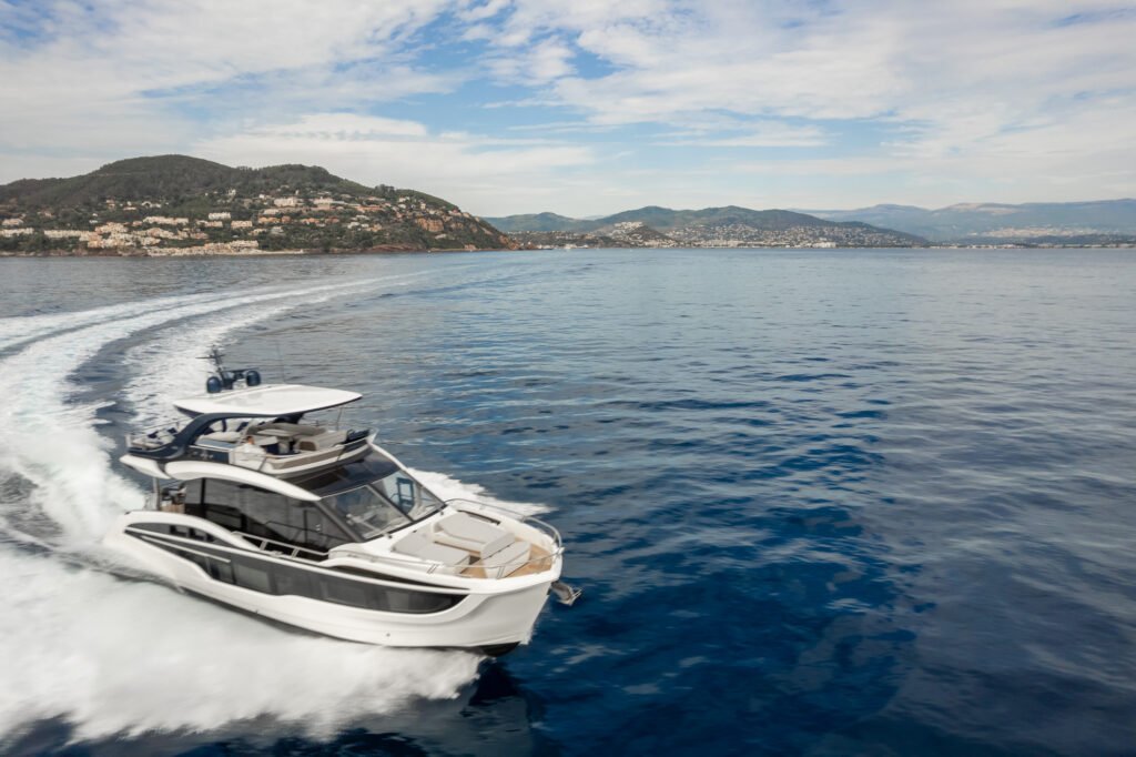 Galeon 620 Fly yacht