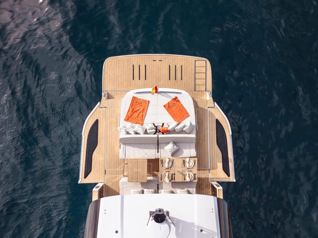 Level 43 STS yacht