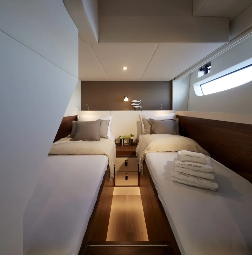 2 cabin steel construction yacht, interior living space