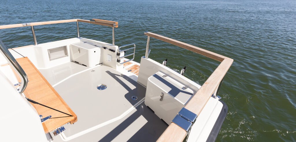 single cabin luxury yacht for sale near 2000000 euros