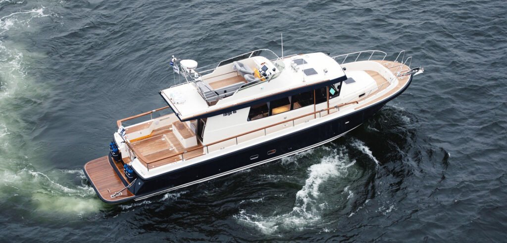 2 cabin GRP yacht from Finland, interior layout
